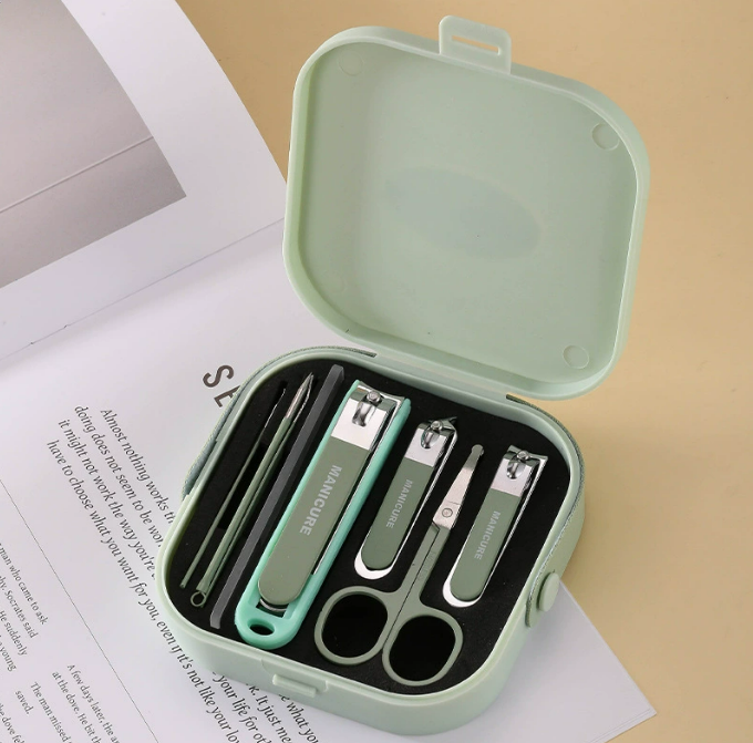 Manicure & Pedicure Kit Mask Queen Nepal