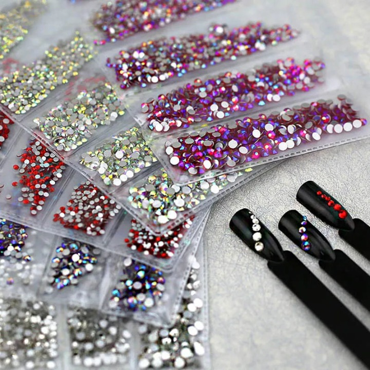 Trendy Nail Accessories Multi-Size Glass Nail Rhinestones Mask Queen Nepal