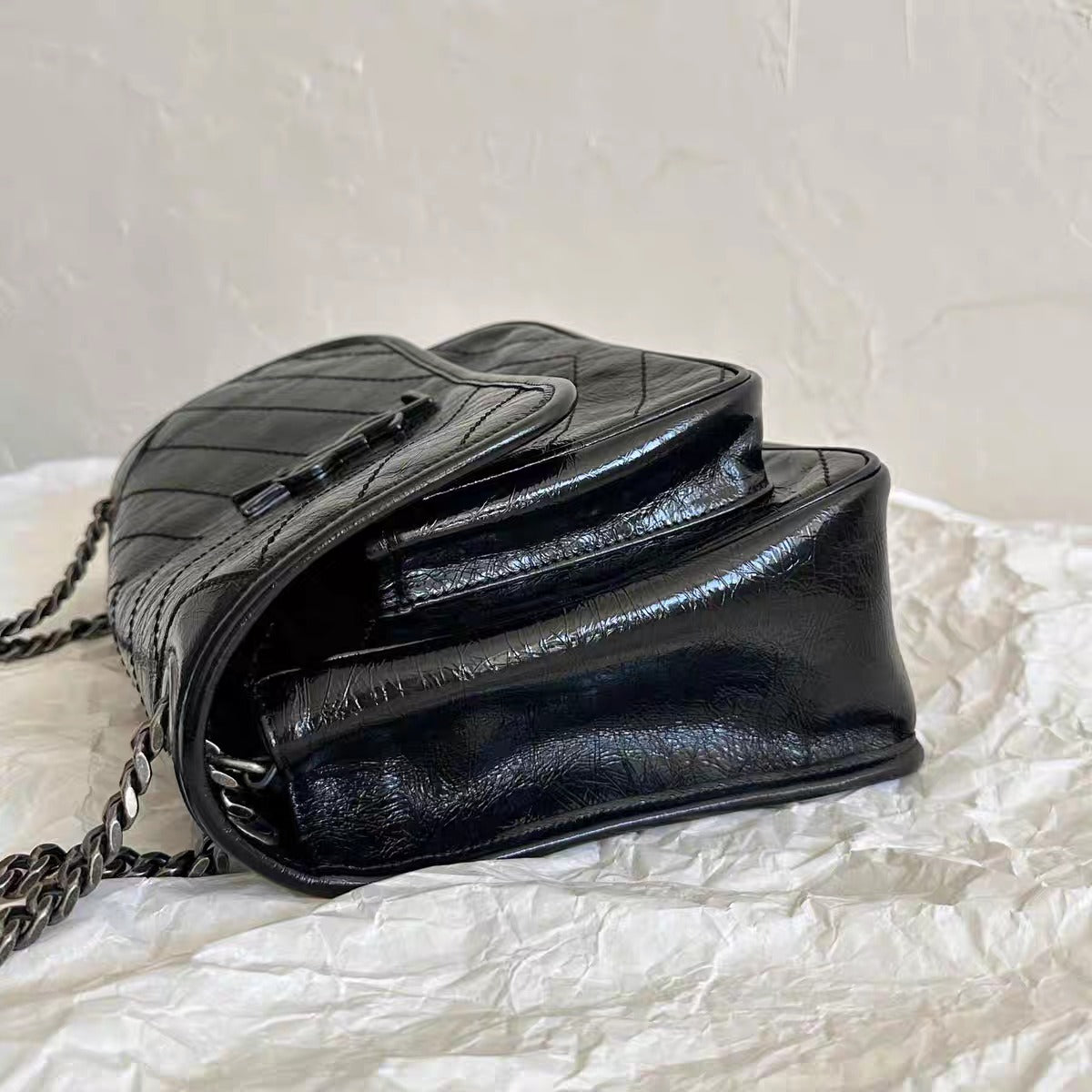 Saint Laurent Black Niki Medium Ysl-Plaque Leather Shoulder Bag Easy Beauty Nepal