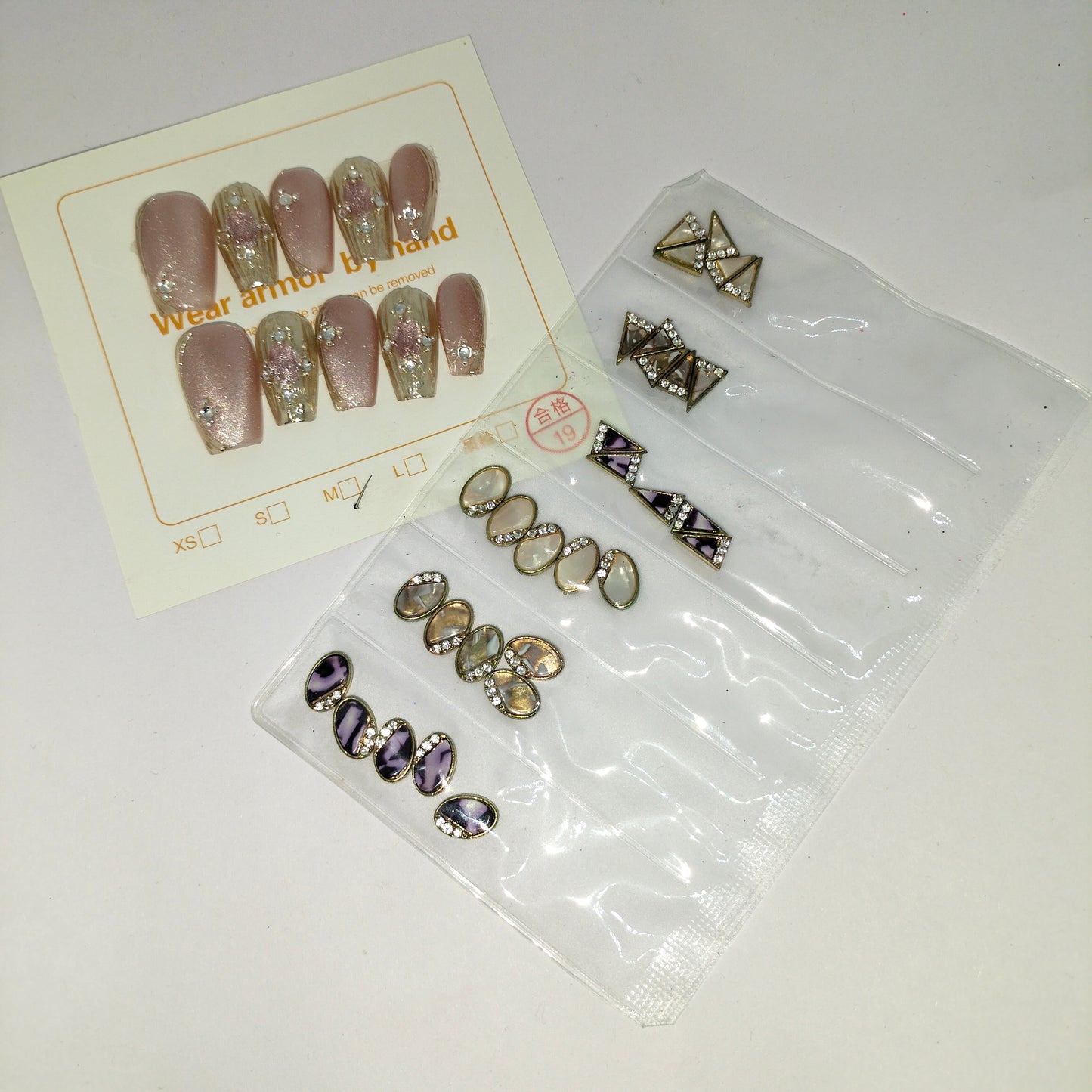 Trendy Nail Accessories Multi-Size Glass Nail Rhinestones Mask Queen Nepal